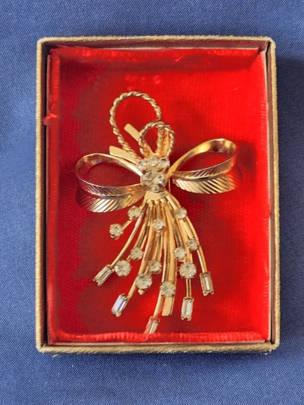 Vtg 1960's Sarah Coventry Signed Bow Brooch Pin Vogue Rhinestone Gold Tone MCM